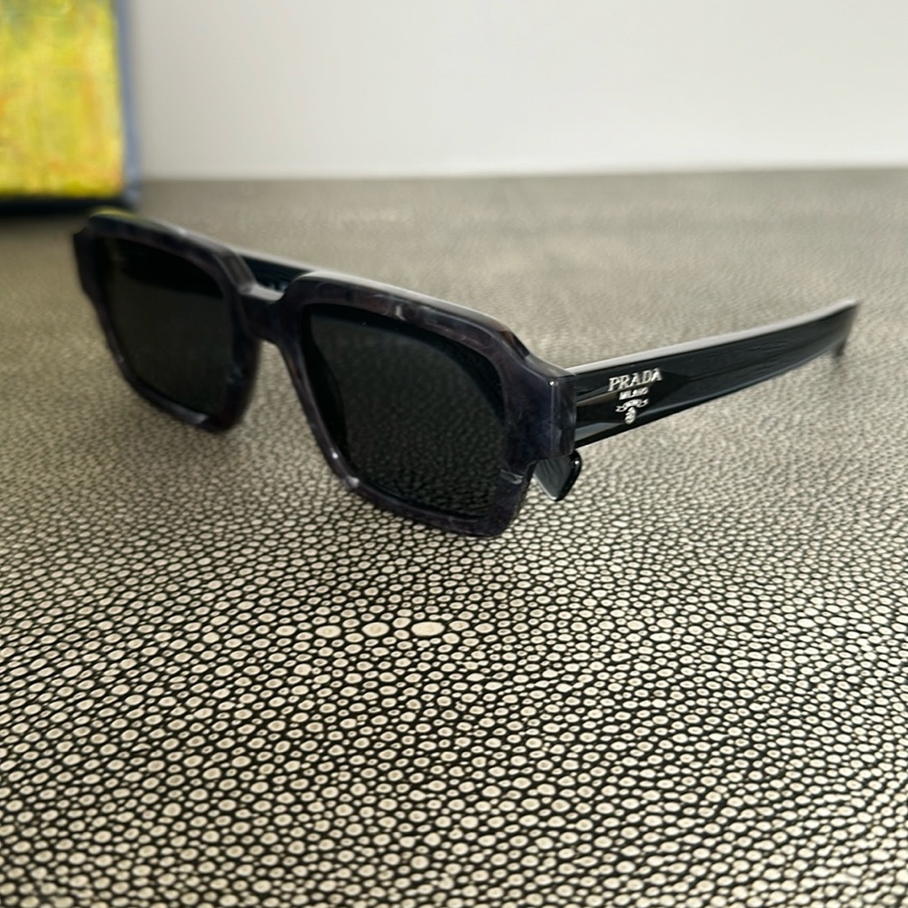 Prada sunglasses perfect condition no trades